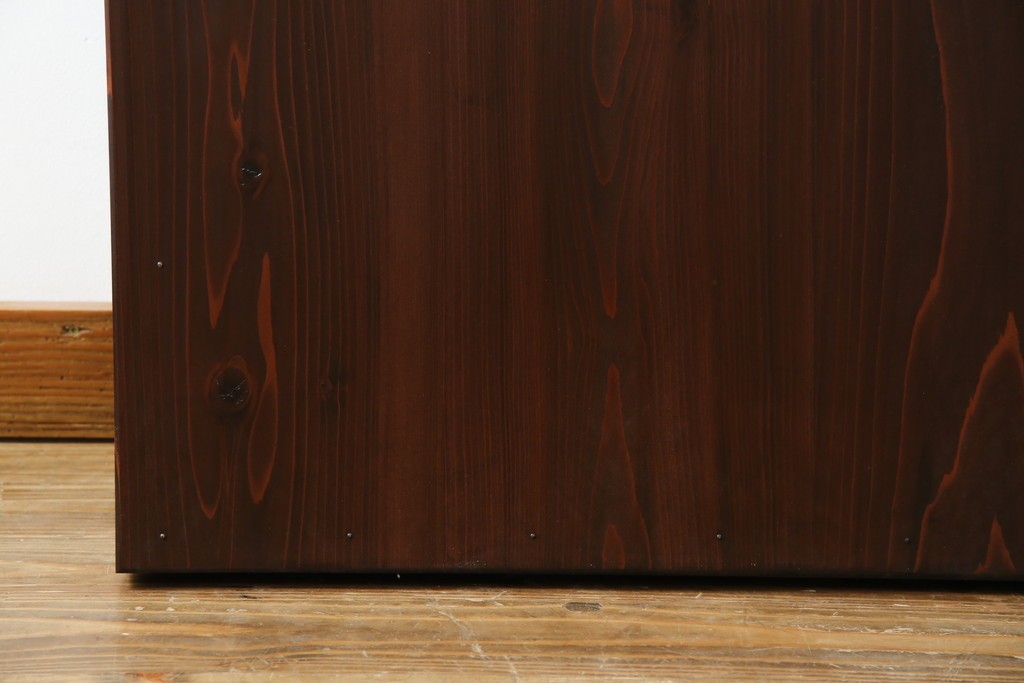 アンティーク建具　総欅(ケヤキ)材　最上級　富山産　重厚感のある馬の金具が特徴的な格子蔵戸　(R-063374)