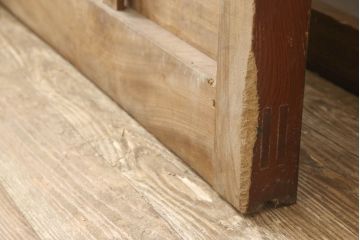 アンティーク建具　総欅(ケヤキ)材　最上級　富山産　重厚感のある馬の金具が特徴的な格子蔵戸(玄関戸、引き戸)(R-063374)
