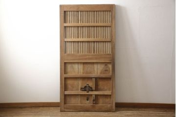 アンティーク建具　総欅(ケヤキ)材　最上級　富山産　重厚感のある馬の金具が特徴的な格子蔵戸(玄関戸、引き戸)(R-063374)