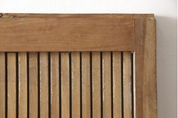 アンティーク建具　総欅(ケヤキ)材　最上級　富山産　重厚感のある馬の金具が特徴的な格子蔵戸(玄関戸、引き戸)(R-063374)