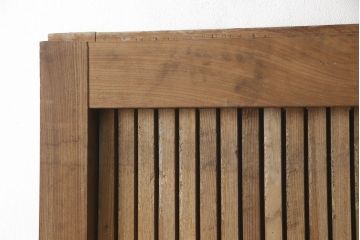 アンティーク建具　総欅(ケヤキ)材　最上級　富山産　重厚感のある馬の金具が特徴的な格子蔵戸(玄関戸、引き戸)(R-063374)
