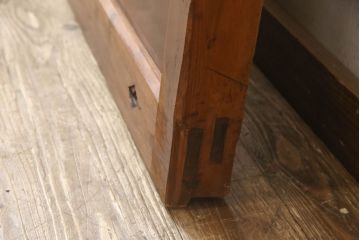 アンティーク建具　鏡板欅(ケヤキ)材 枠ヒノキ材　大きな金具が存在感抜群の庄内蔵戸1枚(玄関戸、引き戸、建具)(R-063375)