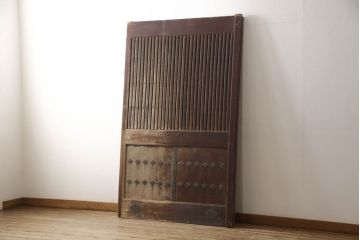 アンティーク建具　総欅(ケヤキ)材　福井産　重厚感のある佇まいが魅力の格子蔵戸1枚(玄関戸、引き戸、建具)(R-063376)