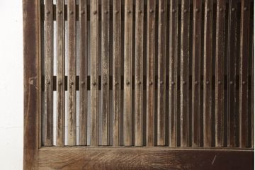 アンティーク建具　総欅(ケヤキ)材　福井産　重厚感のある佇まいが魅力の格子蔵戸1枚(玄関戸、引き戸、建具)(R-063376)