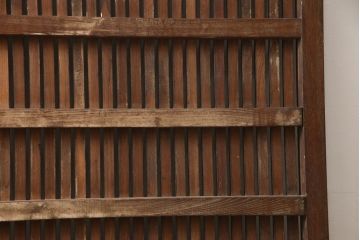 アンティーク建具　総欅(ケヤキ)材　福井産　重厚感のある佇まいが魅力の格子蔵戸1枚(玄関戸、引き戸、建具)(R-063376)
