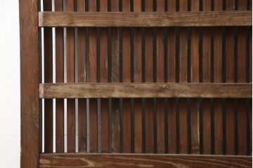 アンティーク建具　総欅(ケヤキ)材　福井産　重厚感のある佇まいが魅力の格子蔵戸1枚(玄関戸、引き戸、建具)(R-063376)