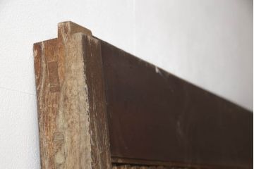 アンティーク建具　極上　上手物　福井産　総欅(ケヤキ)材　分厚い金具が存在感を放つ格子蔵戸1枚(引き戸、玄関戸)(R-063377)