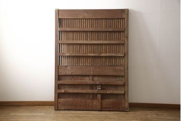 アンティーク建具　極上　上手物　福井産　総欅(ケヤキ)材　分厚い金具が存在感を放つ格子蔵戸1枚(引き戸、玄関戸)(R-063377)