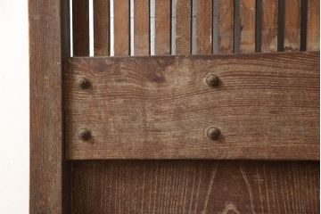 アンティーク建具　極上　上手物　福井産　総欅(ケヤキ)材　分厚い金具が存在感を放つ格子蔵戸1枚(引き戸、玄関戸)(R-063377)