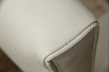 中古　アイラーセン(eilersen)　ストリームラインソファ(STREAMLINE SOFA)　本革(牛革)製　スタイリッシュなお部屋づくりにおすすめの2人掛けソファ(2P、二人掛けソファ、レザー)(R-063383)