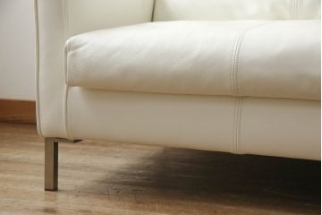 中古　アイラーセン(eilersen)　ストリームラインソファ(STREAMLINE SOFA)　本革(牛革)製　スタイリッシュなお部屋づくりにおすすめの2人掛けソファ(2P、二人掛けソファ、レザー)(R-063383)