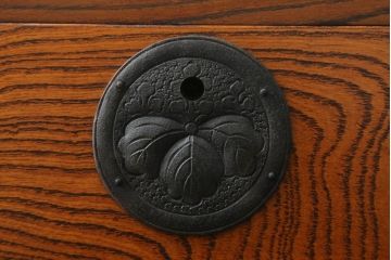 和製ビンテージ　岩谷堂箪笥　希少デザイン!!　力強い木目が目を惹く変わり型小箪笥(収納箪笥、整理箪笥、サイドチェスト、サイドボード、引き出し、ヴィンテージ)(R-063408)