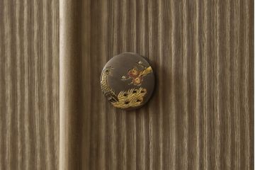 中古　美品　最高級　伝統工芸品　伝統工芸士　加藤隆康作　衣装盆も凝ったデザインの春日部桐箪笥(胴丸、四方丸、桐たんす、着物箪笥、衣装タンス、和箪笥、引き出し)(R-063409)