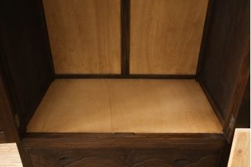 中古　軽井沢彫り　優美に咲き誇る牡丹の彫刻が美しいワードローブ(洋服タンス、収納棚、戸棚、引き出し、キャビネット)(R-063411)