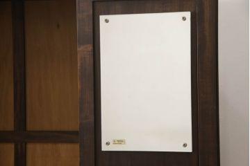 中古　軽井沢彫り　優美に咲き誇る牡丹の彫刻が美しいワードローブ(洋服タンス、収納棚、戸棚、引き出し、キャビネット)(R-063411)