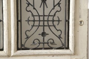 アンティーク建具　フランスアンティーク　特大サイズ　おしゃれなアクセントになるロートアイアンフェンス付きドア1枚(扉、木製ドア、玄関ドア、建具)(R-063412)
