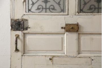アンティーク建具　フランスアンティーク　特大サイズ　おしゃれなアクセントになるロートアイアンフェンス付きドア1枚(扉、木製ドア、玄関ドア、建具)(R-063412)