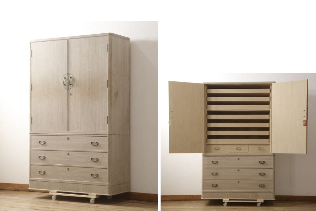 中古　伝統工芸士　頓所芳男作　凛とした佇まいが魅力の加茂総桐箪笥　(R-063413)