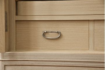 中古　伝統工芸士　頓所芳男作　凛とした佇まいが魅力の加茂総桐箪笥(胴丸、桐たんす、着物箪笥、和タンス、引き出し、衣装箪笥)(R-063413)