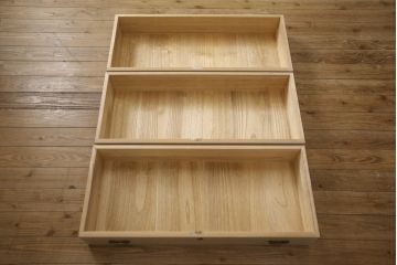 中古　伝統工芸士　頓所芳男作　凛とした佇まいが魅力の加茂総桐箪笥(胴丸、桐たんす、着物箪笥、和タンス、引き出し、衣装箪笥)(R-063413)