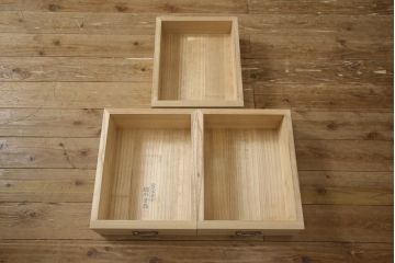 中古　伝統工芸士　頓所芳男作　凛とした佇まいが魅力の加茂総桐箪笥(胴丸、桐たんす、着物箪笥、和タンス、引き出し、衣装箪笥)(R-063413)