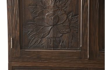 中古　軽井沢彫り　牡丹の彫刻が上品な雰囲気を醸し出す着物箪笥(和タンス、衣装箪笥、整理箪笥、引き出し、収納たんす)(R-063415)