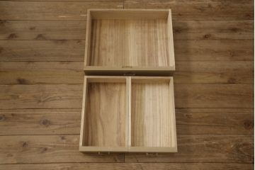 中古　桑材　縁取り　モダンデザイン　和モダンな空間づくりに活躍する加茂桐箪笥(並厚、桐たんす、和タンス、引き出し、衣装タンス、チェスト)(R-063417)