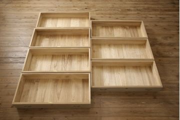 中古　桑材　縁取り　モダンデザイン　和モダンな空間づくりに活躍する加茂桐箪笥(並厚、桐たんす、和タンス、引き出し、衣装タンス、チェスト)(R-063417)