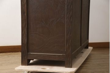 和製ビンテージ　軽井沢彫り　隅々まで施された牡丹の彫りが美しい食器棚(カップボード、キャビネット、収納棚、戸棚、飾り棚、ヴィンテージ)(R-063419)