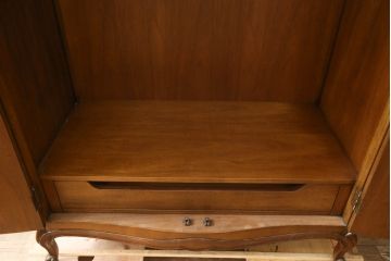 中古　DREXEL HERITAGE(ドレクセルヘリテイジ)　Touraine(ツーレイン)　流れるような曲線が美しいワードローブ(衣装タンス、洋服タンス、収納棚)(定価約100万円)(R-063430)