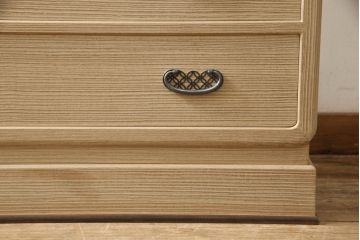 中古　伝統工芸士　中山昌二作　モダンな金具が洗練された雰囲気を醸し出す加茂桐箪笥(胴厚、四方丸、桐たんす、着物箪笥、衣装タンス、和箪笥、引き出し)(R-063431)