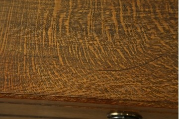 イギリスアンティーク　オーク材　引き出しの前板が可動する構造がユニークな脚付きレコードケース　(R-063442)