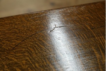 イギリスアンティーク　オーク材　引き出しの前板が可動する構造がユニークな脚付きレコードケース　(R-063442)