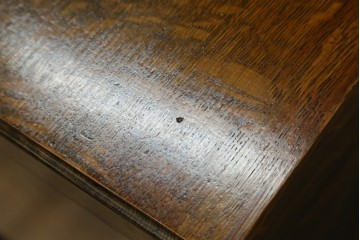 イギリスアンティーク　オーク材　引き出しの前板が可動する構造がユニークな脚付きレコードケース　(R-063442)