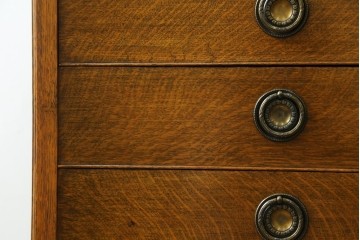 イギリスアンティーク　オーク材　引き出しの前板が可動する構造がユニークな脚付きレコードケース　(R-063442)