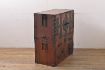 和製アンティーク　希少　珍品　特注金具　左三つ巴金具　特注!!上手物!!　迫力のある金具が存在感を放つ総桐観音箪笥(桐箪笥、桐たんす、衣装タンス、収納たんす、時代箪笥、引き出し)(R-063444)