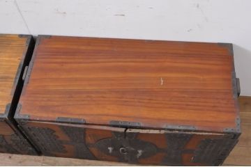 和製アンティーク　希少　珍品　特注金具　左三つ巴金具　特注!!上手物!!　迫力のある金具が存在感を放つ総桐観音箪笥(桐箪笥、桐たんす、衣装タンス、収納たんす、時代箪笥、引き出し)(R-063444)