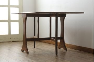 イギリスビンテージ　チーク材　G-PLAN(ジープラン)　スタイリッシュなデザインのバタフライテーブル(エクステンションテーブル、ダイニングテーブル、2人掛け、4人掛け、食卓、ヴィンテージ)(R-063455)