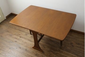 イギリスビンテージ　チーク材　G-PLAN(ジープラン)　スタイリッシュなデザインのバタフライテーブル(エクステンションテーブル、ダイニングテーブル、2人掛け、4人掛け、食卓、ヴィンテージ)(R-063455)
