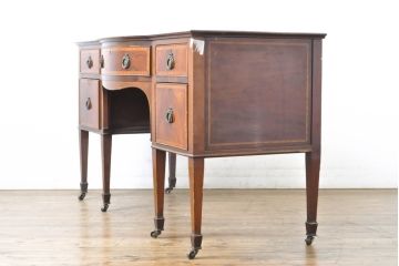 イギリスアンティーク ペイント仕上げ限定 曲線を描くデザインがエレガントなドレッサーサイドボード(両袖机、ニーホールデスク、ワークデスク、在宅ワーク用、在宅用、引き出し)(R-063456)