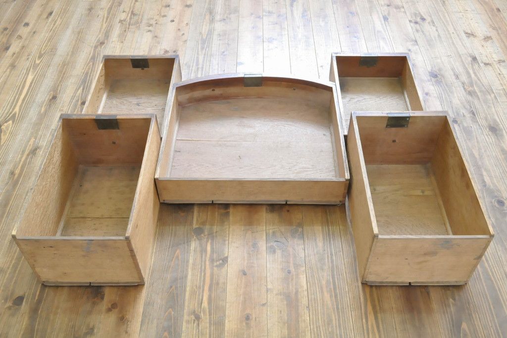 イギリスアンティーク ペイント仕上げ限定 曲線を描くデザインがエレガントなドレッサーサイドボード(両袖机、ニーホールデスク、ワークデスク、在宅ワーク用、在宅用、引き出し)(R-063456)