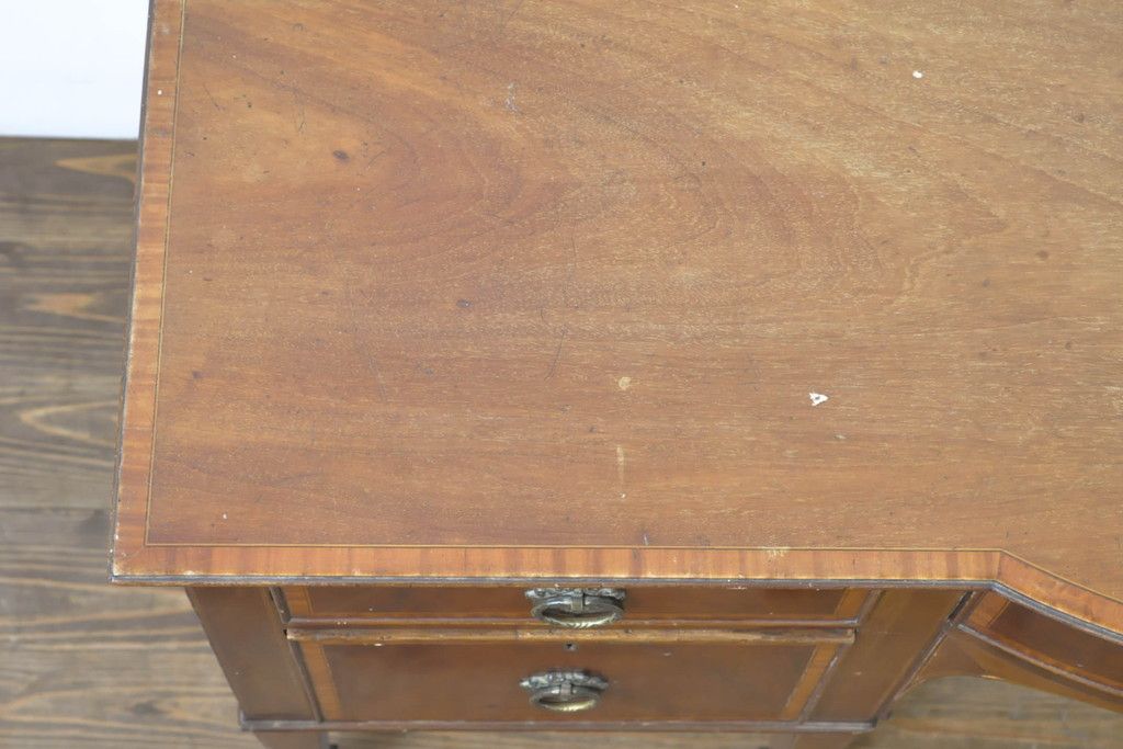 イギリスアンティーク ペイント仕上げ限定 曲線を描くデザインがエレガントなドレッサーサイドボード(両袖机、ニーホールデスク、ワークデスク、在宅ワーク用、在宅用、引き出し)(R-063456)