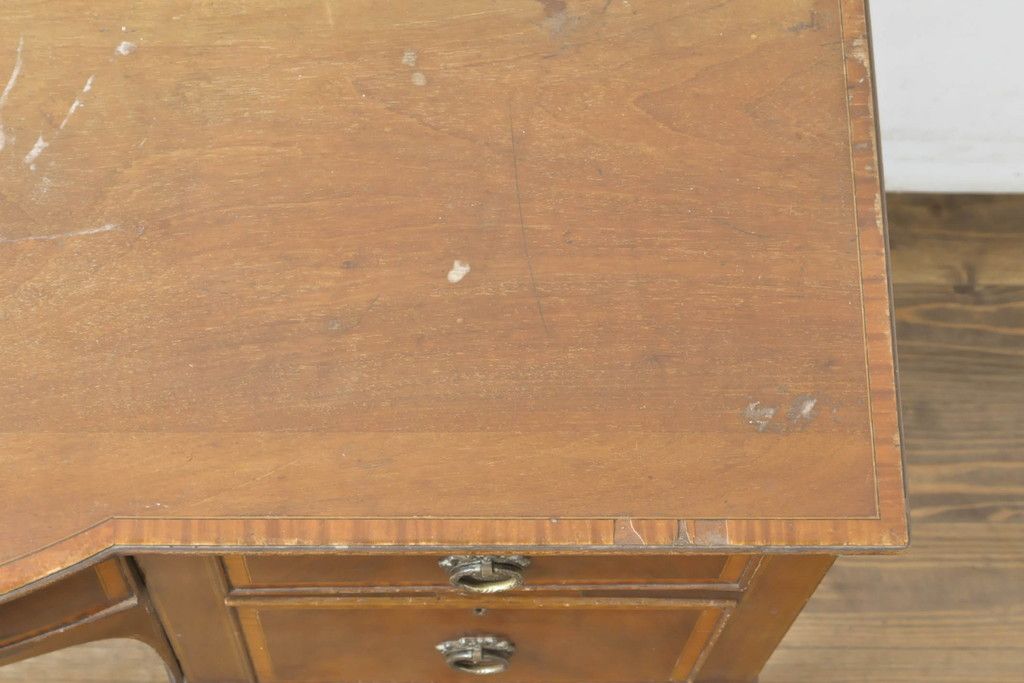 イギリスアンティーク ペイント仕上げ限定 曲線を描くデザインがエレガントなドレッサーサイドボード(両袖机、ニーホールデスク、ワークデスク、在宅ワーク用、在宅用、引き出し)(R-063456)