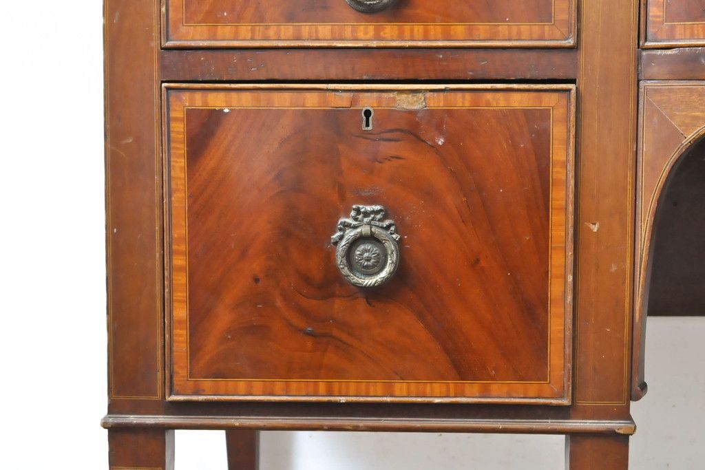 イギリスアンティーク ペイント仕上げ限定 曲線を描くデザインがエレガントなドレッサーサイドボード(両袖机、ニーホールデスク、ワークデスク、在宅ワーク用、在宅用、引き出し)(R-063456)