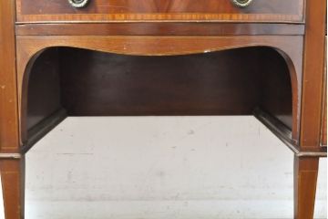 イギリスアンティーク ペイント仕上げ限定 曲線を描くデザインがエレガントなドレッサーサイドボード(両袖机、ニーホールデスク、ワークデスク、在宅ワーク用、在宅用、引き出し)(R-063456)