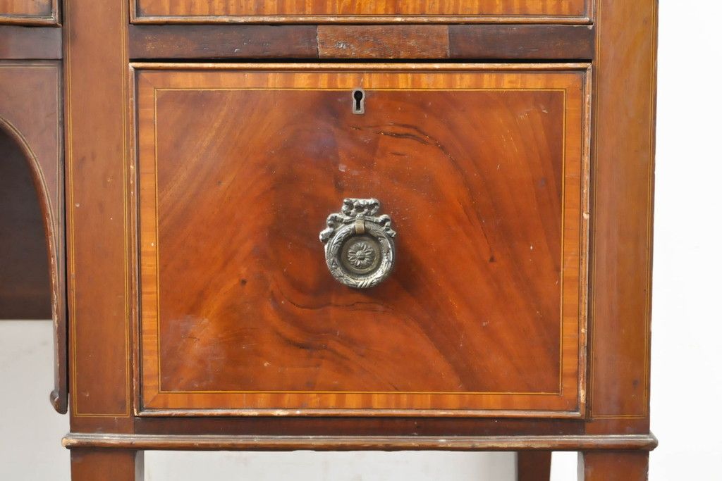 イギリスアンティーク ペイント仕上げ限定 曲線を描くデザインがエレガントなドレッサーサイドボード(両袖机、ニーホールデスク、ワークデスク、在宅ワーク用、在宅用、引き出し)(R-063456)