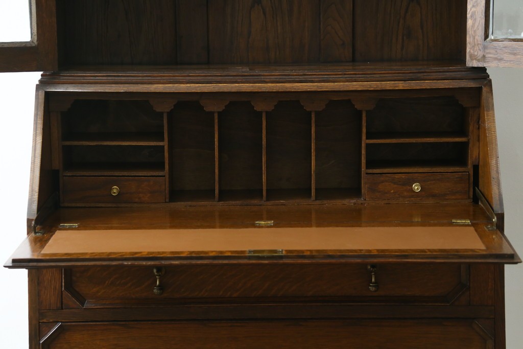 イギリスアンティーク　オーク材　ステンドグラス入りのビューローブックケース　(R-063457)