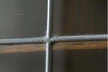 イギリスアンティーク　オーク材　ステンドグラス入りのビューローブックケース　(R-063457)