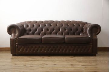 イギリスビンテージ　本革　Winchester Furniture(ウィンチェスター・ファニチャー)　ボリューム感たっぷりのチェスターフィールドソファ(三人掛けソファ、3人掛け、3P、ヴィンテージ、レザー)(R-063460)