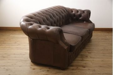 イギリスビンテージ　本革　Winchester Furniture(ウィンチェスター・ファニチャー)　ボリューム感たっぷりのチェスターフィールドソファ(三人掛けソファ、3人掛け、3P、ヴィンテージ、レザー)(R-063460)
